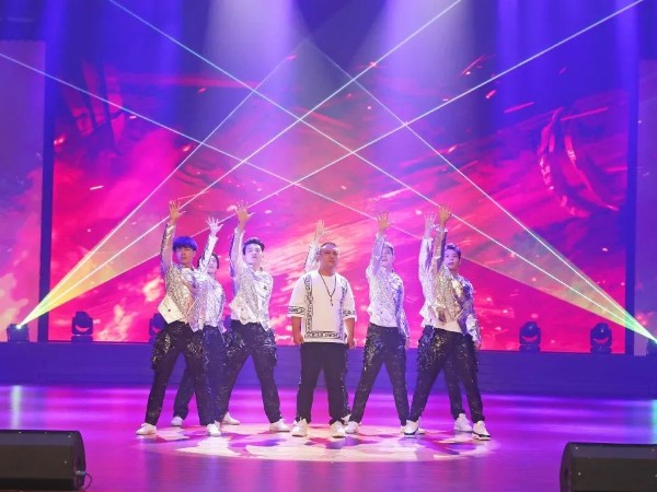 寧波元旦晚會搭配燈光租賃設備找誰？