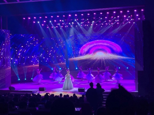 中秋晚會舞臺設(shè)備租賃舞美LED顯示屏