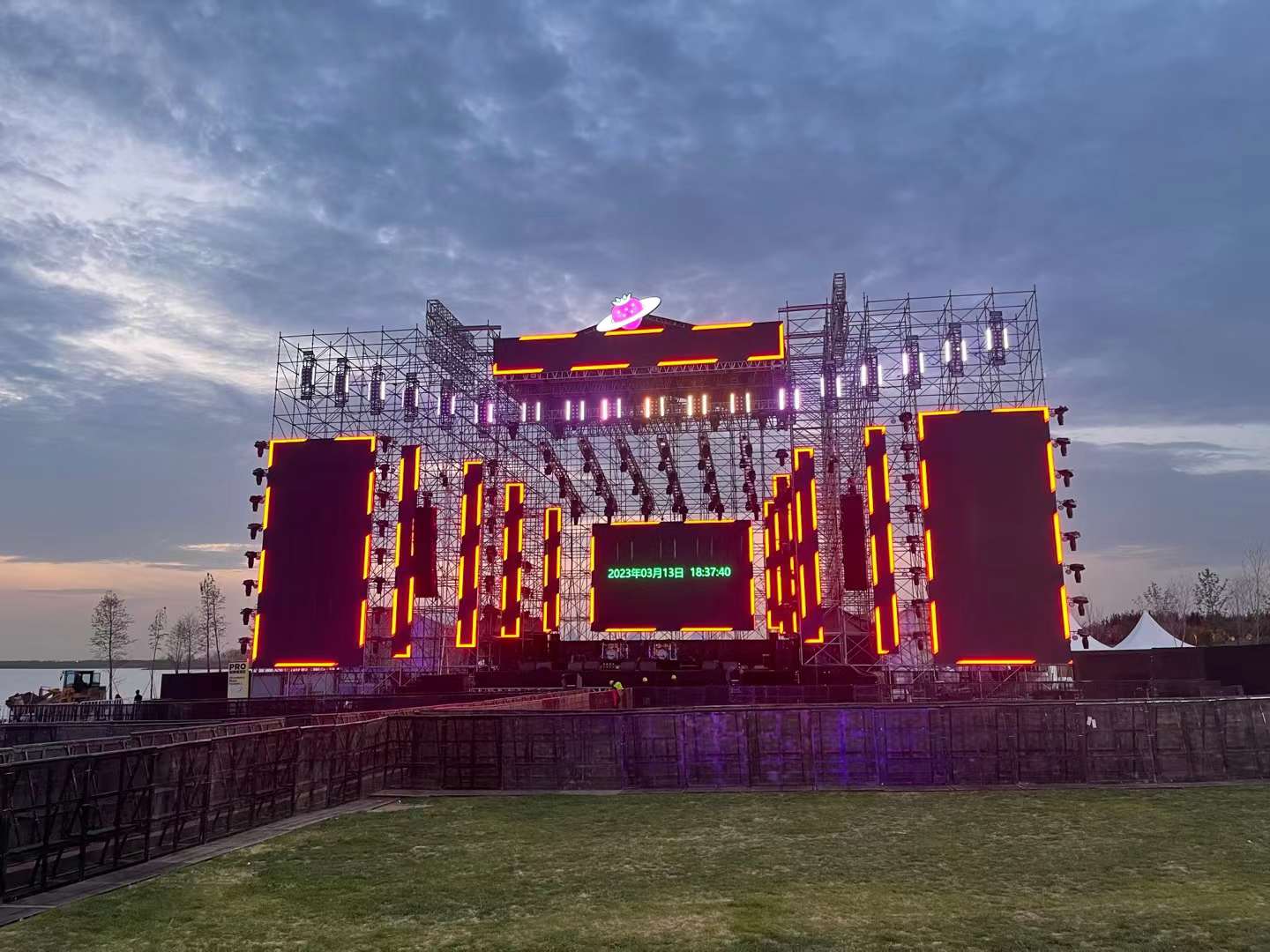 鑫禾舞美分享挑選怎樣的舞臺搭建公司，方能安全落到實處