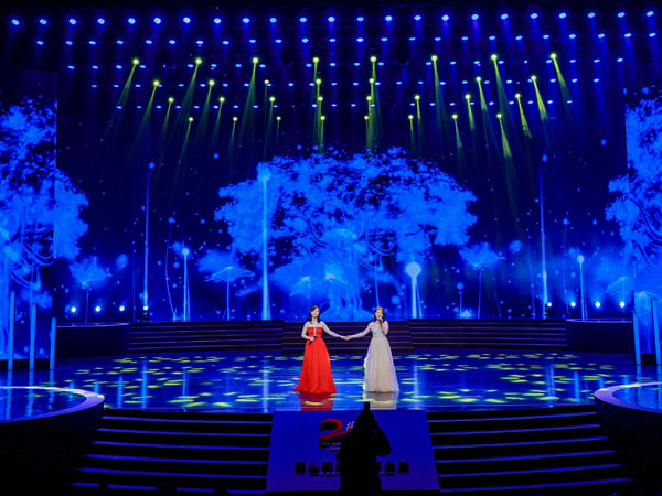 浦發銀行25周年文藝匯演燈光租賃案例