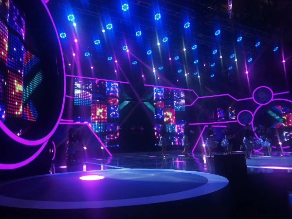 大舞臺(tái)租賃燈光音響設(shè)備的作用