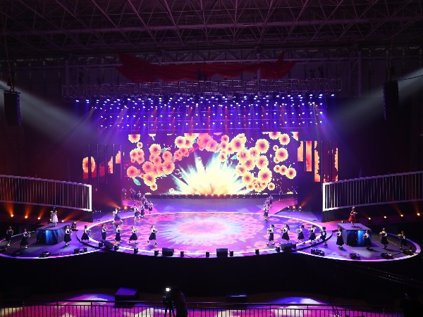 正確配套音樂節燈光音響租賃設備